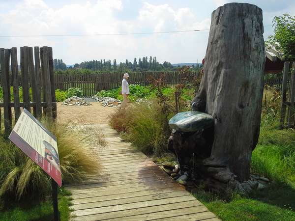 Te Putake est le premier jardin Maori en France. Il est dans les jardins fruitiers de Laquenexy