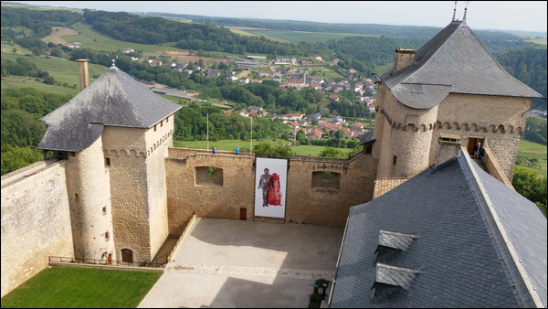 4-cour-chateau-malbrouck-moselle
