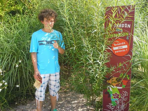 Le jardin des Robinsons est interdit aux parents. Seuls, ils devront affronter la jungle